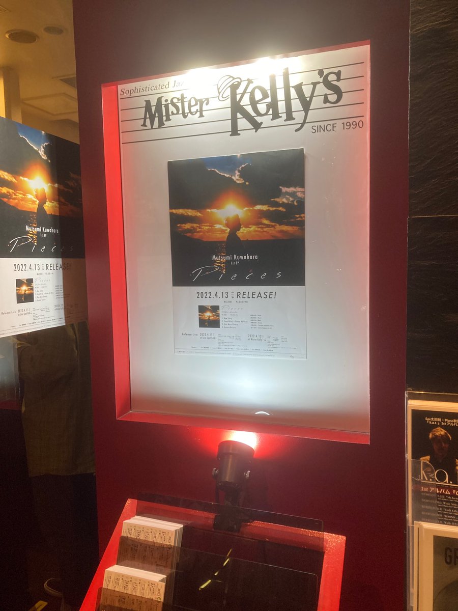 Truncata1's tweet photo. 大阪のMister Kelly’sさんでMutsumi Kuwahara 1st EP Release Liveを聴いてきました。
ソールドアウト納得の密度の濃い70分🎶😊
㊗️CDリリース🎊
桑原 睦実さん(Vo) 広瀬 未来さん(Tp) 金子 友宣さん(G) 渡辺 翔太さん(P,Key)坂崎 拓也さん(B) 橋本 現輝さん(D)
Thank you!😊
#misterkelly’s https://t.co/4uE9PncGV5