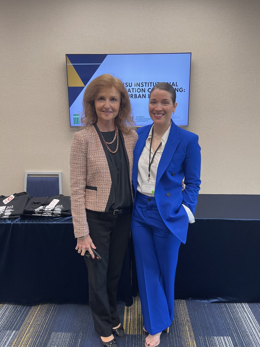 FutureDr_Drea's tweet photo. A brilliant colleague, thought-partner & leader-Dr. Phyllis King, Associate Vice-Chancellor @UWM @UWMNews! Thank you for your engagement & contribution at the @APLU_News & @USUNews Transformation convening highlighting the #FrontierSet funded by @gatesfoundation!
cc: @MarkMone https://t.co/sgPmfAsFDO