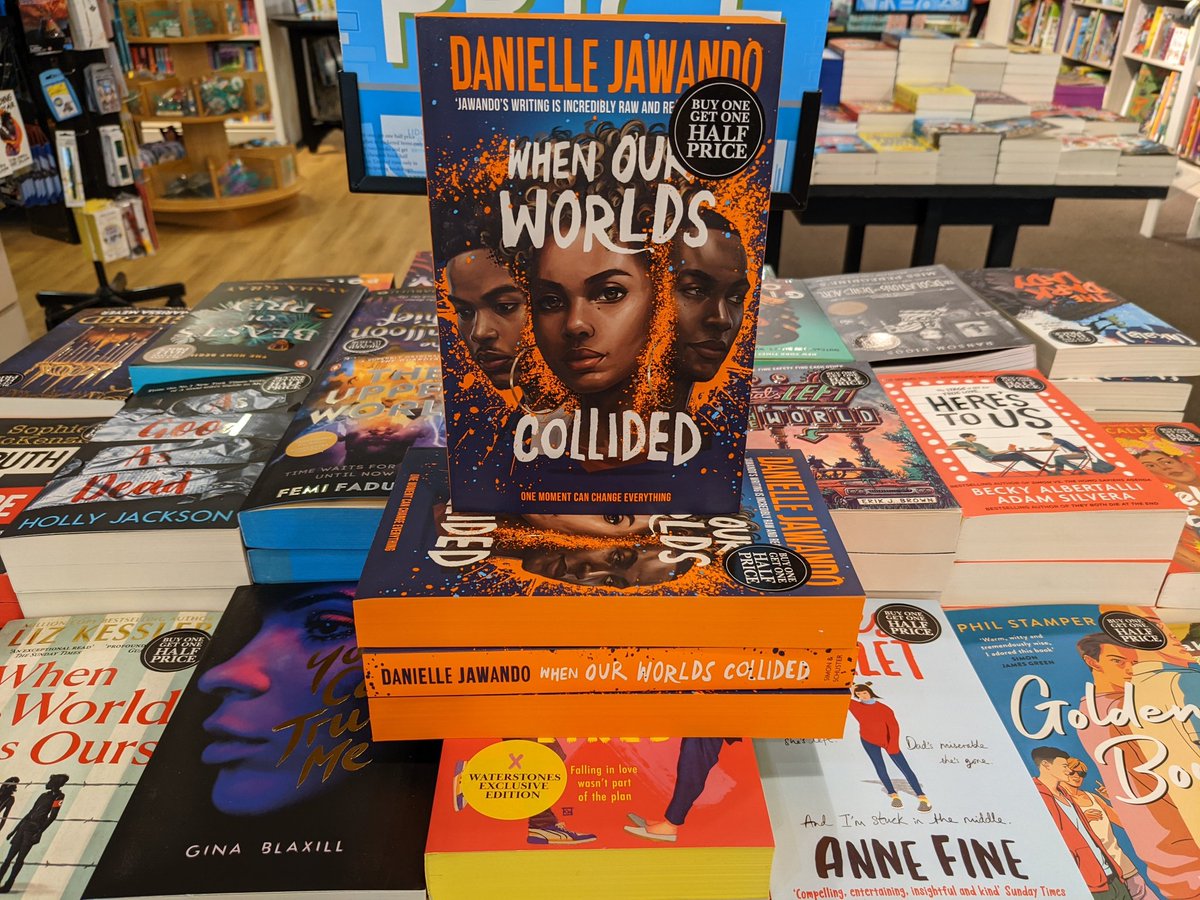 Rachael's next #EasterHolidayReads pick is When Our Worlds Collided - 

Perfect for fans of The Hate U Give, it's a powerful, difficult & all too relevant and believable story of three teenagers thrown together after a stabbing in Manchester. I really rooted for these characters! https://t.co/iGl8W0dOIU