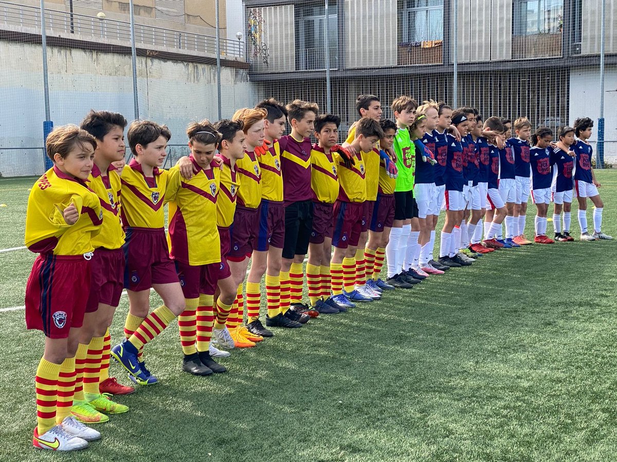 FCBPenyes's tweet photo. 🥰 Los días de vacaciones de los más pequeños significan días de partidos amistosos entre peñas.

⚽️ El día 10, la PB Castellbisbal jugó contra las Barça Academies de Japó. Y el día 11, los equipos de la PB Cinc Copes y de la PB Nova York también practicaron su deporte favorito! https://t.co/JvVbQTjFrD