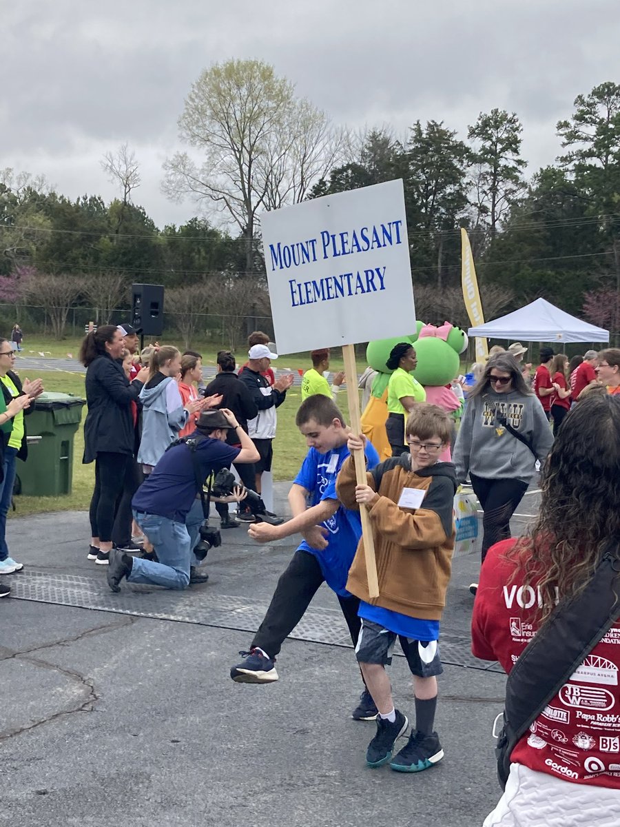 Kristin Sinclair tweet media