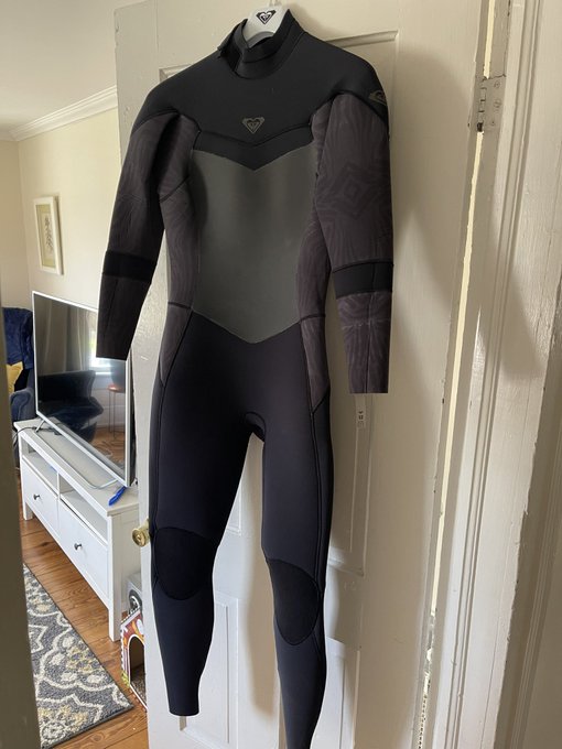 Parentals got me a wetsuit for my bday!! So pumped for cold whitewater trips. Have one in 2 weeks! https://t