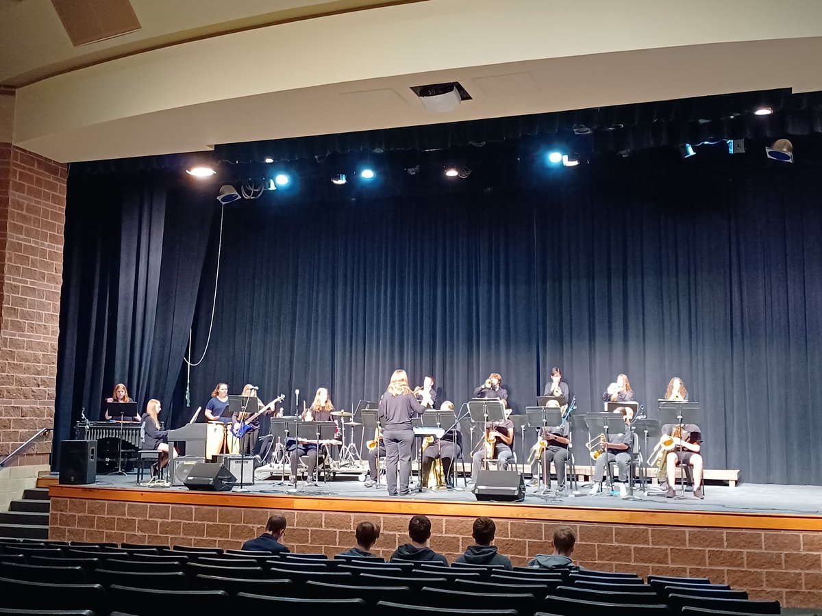 FZW Band tweet media