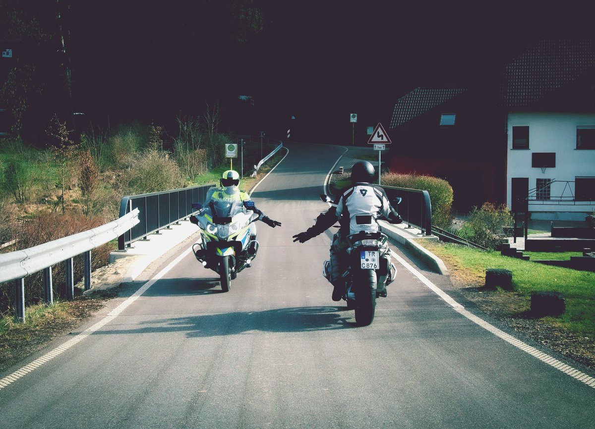 PolizeiTrier's tweet photo. Am 7. Mai findet das 9. Internationale #Motorradsymposium des Polizeipräsidiums Trier und vielen Partnern in #Daun statt. 

Hier geht's zur Anmeldung: https://t.co/BdP9PdSdXc 

Pressemeldung: https://t.co/qThjJLcVJM https://t.co/3ueT2XJIEa