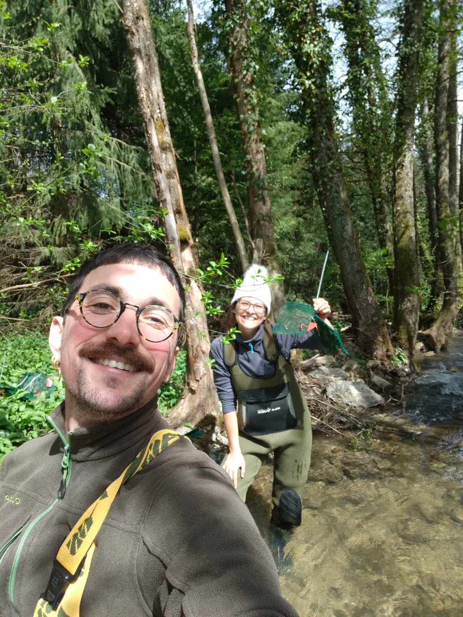 Silverthorn_T's tweet photo. Successful 2nd field campaign for @invasorian with @r_sarremejane in France! This time we moved the riparian zone incubated leaf bags into the streams along with their un-incubated counterparts! Did any other team find the the Ailanthus leaves were already fully decomposed?! 🍂 https://t.co/JqIPseQSh1