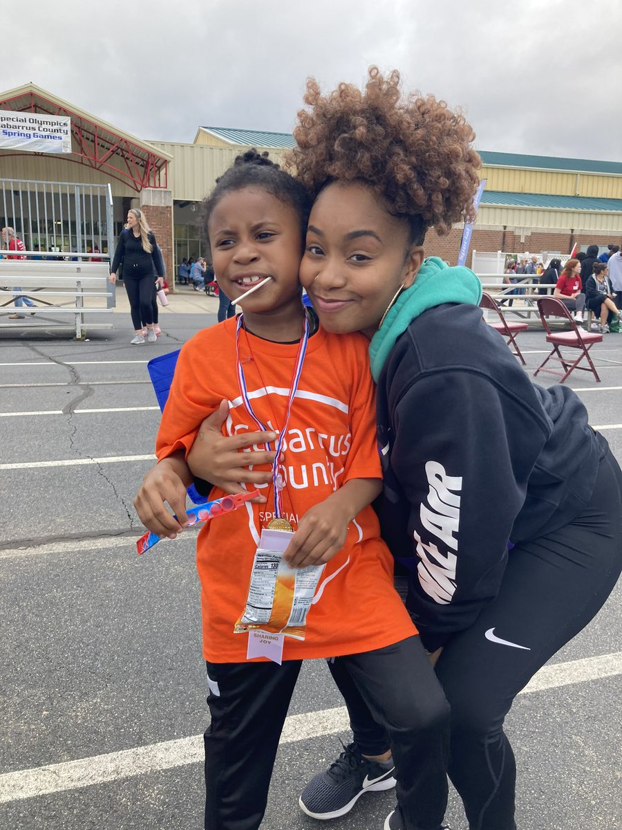 Kristin Sinclair tweet media