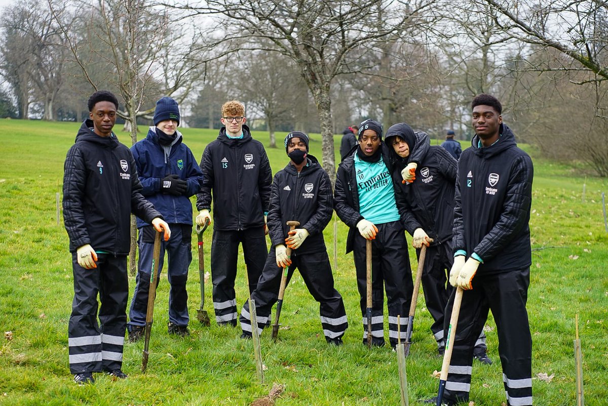 Great to have @Arsenal Under 16 Sustainability Tour out with The Conservation Volunteers! The teams have been wildflower plug planting, creating meadows and tree planting in the beautiful Balloch Castle Country Park next to #LochLomond @WDCouncil @ArsenalAcademy #JoinInFeelGood