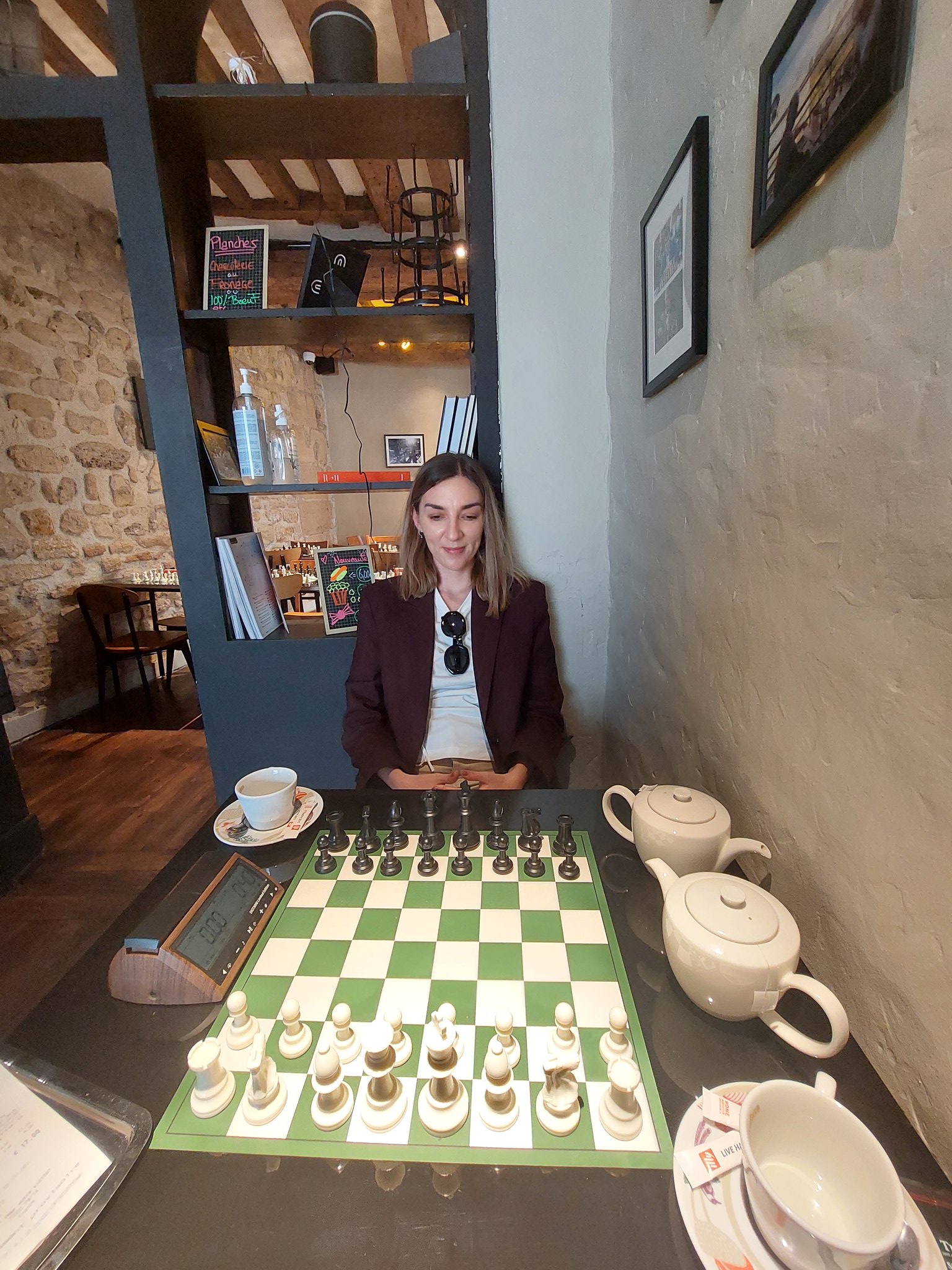 Blitz Society, the Parisian bar teaching you chess 