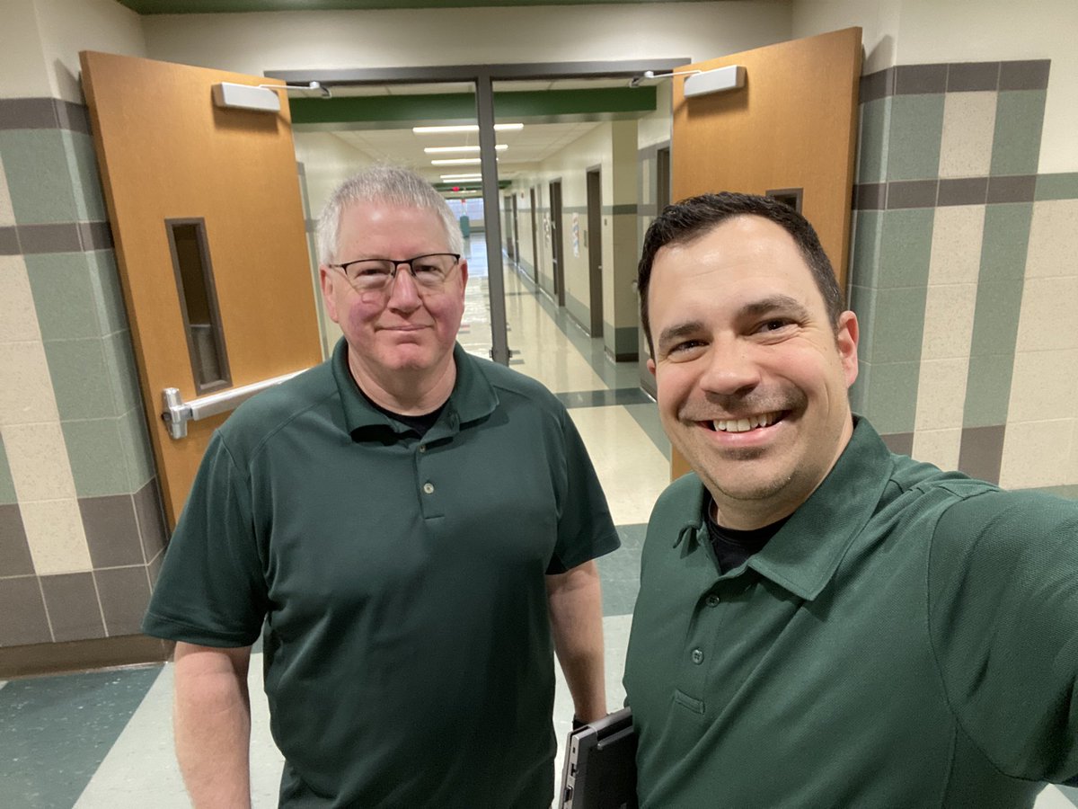 MrPaulMenard's tweet photo. Unintentional #twinning! Sometimes Pauls are just in sync! Rockford green to brighten up these gray skies. Stariha wore it best. Find a reason to smile today, Rockets! @ISD883 #Rockets883 https://t.co/llx7Z78NQq