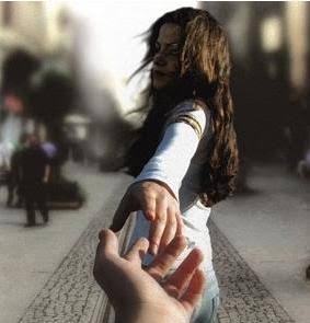 Sonra aramıza şehirler girecek,
hiç karşılaşmayacağız.
Tesadüfler bile bir araya getiremeyecek.
Sonra da belki birimiz öleceğiz, diğerimiz hiç bilmeyecek.

Nazım Hikmet