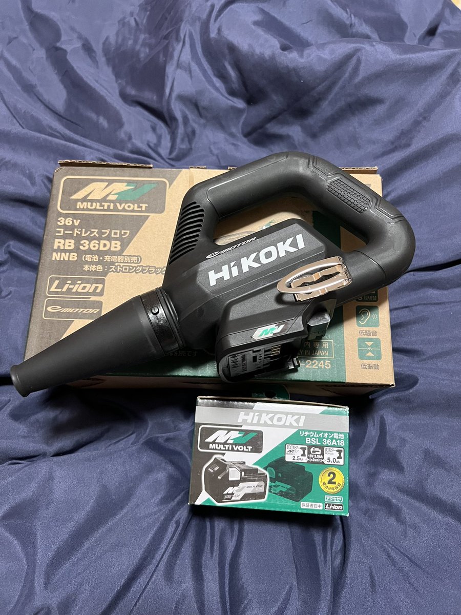 onoken_car's tweet photo. ブロワ買っちゃった🎁フロントグリルとか細かいところを拭き取るの毎回大変なのでー、少しでもラクしたい🥰
#洗車
#HiKOKI
#RB36DB https://t.co/nVZSOVJFt8