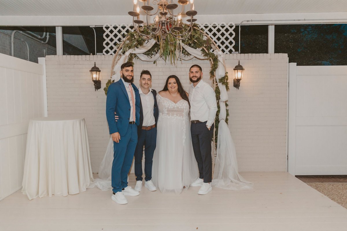 larryhebert_'s tweet photo. My sister had such a beautiful wedding ❤️ https://t.co/3lJgqHzyPQ