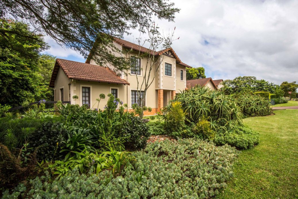 WakefieldsSA's tweet photo. A 3 Bedroom Townhouse #ForSale in Clifton Hill Estate!
Web Ref No RL69658.

Set in a secure 24hr gated Estate which offers a Lifestyle Centre, a beautiful conservancy to take a walk &amp; most important, peace of mind knowing your family is safe!

https://t.co/ROstOc8kOM #Durban #KZN https://t.co/XUSSe3LCJT