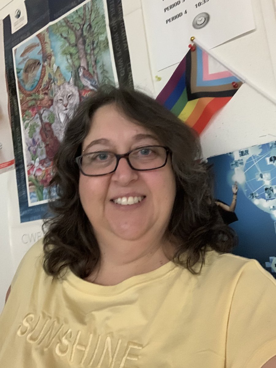 PLethbridge76's tweet image. Enjoying the sunshiny yellow during PRIDE week @NorthParkSSca  with @GLOWnpss! 🌈💛🌈 #BeYou