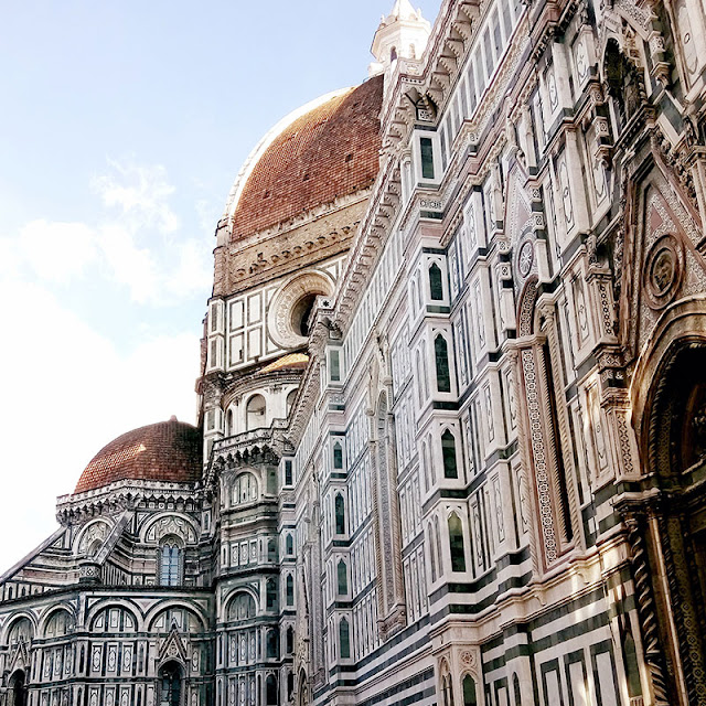 Manto_Anto's tweet photo. Hace un par de años tuve la oportunidad de visitar la Catedral de Firenze (Italia) en #SemanaSanta a OSCURAS 😱y fue mágico🙌. Hoy es día de un ¡NUEVO RELATO PARA REFLEJARSE! en #miblog 👉 https://t.co/ggg0tLDhuG @HispaBloggers @bloguers_net https://t.co/DZfLyWMglM