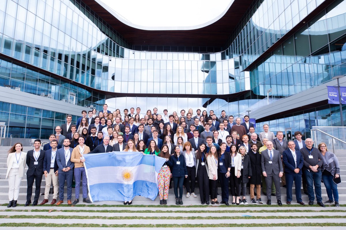 FranSchmidtL's tweet photo. El compromiso con 🇦🇷 está siempre presente. Gracias a los asistentes y oradores del sector público y privado por debatir con nosotros sobre los desafíos del país y compartirnos sus experiencias personales y profesionales! Y en especial, al equipo de lujo que tuve @masters_arg ✨ https://t.co/A77tROSXQn
