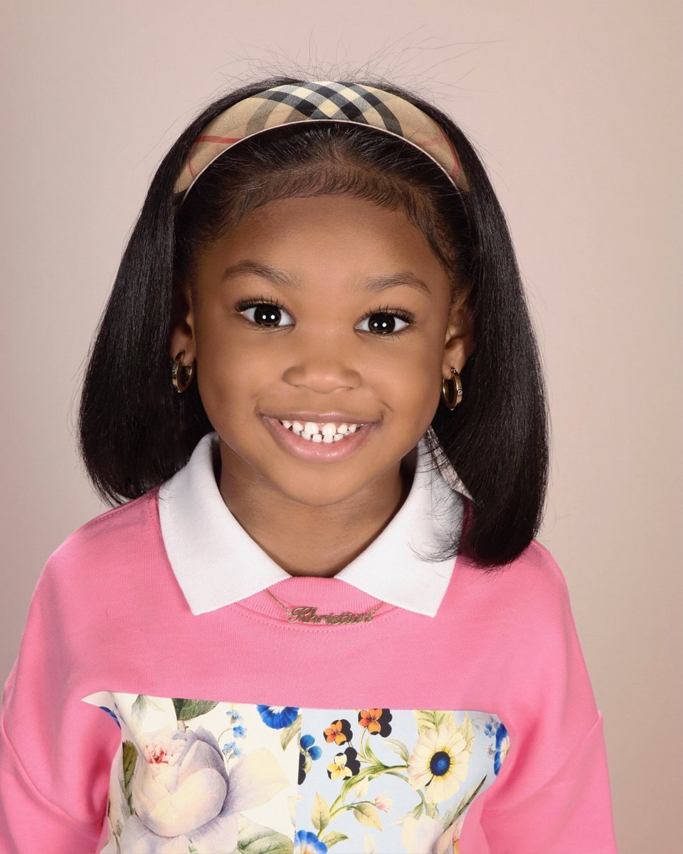 EnvyME_KendraP's tweet image. My daughter’s first “picture day” at school. She did so good. I’m so proud of her 🥺. It’s the big genuine smile for me. 😍 I gotta teach her how to pose with her hands on her hips tho. 🤣