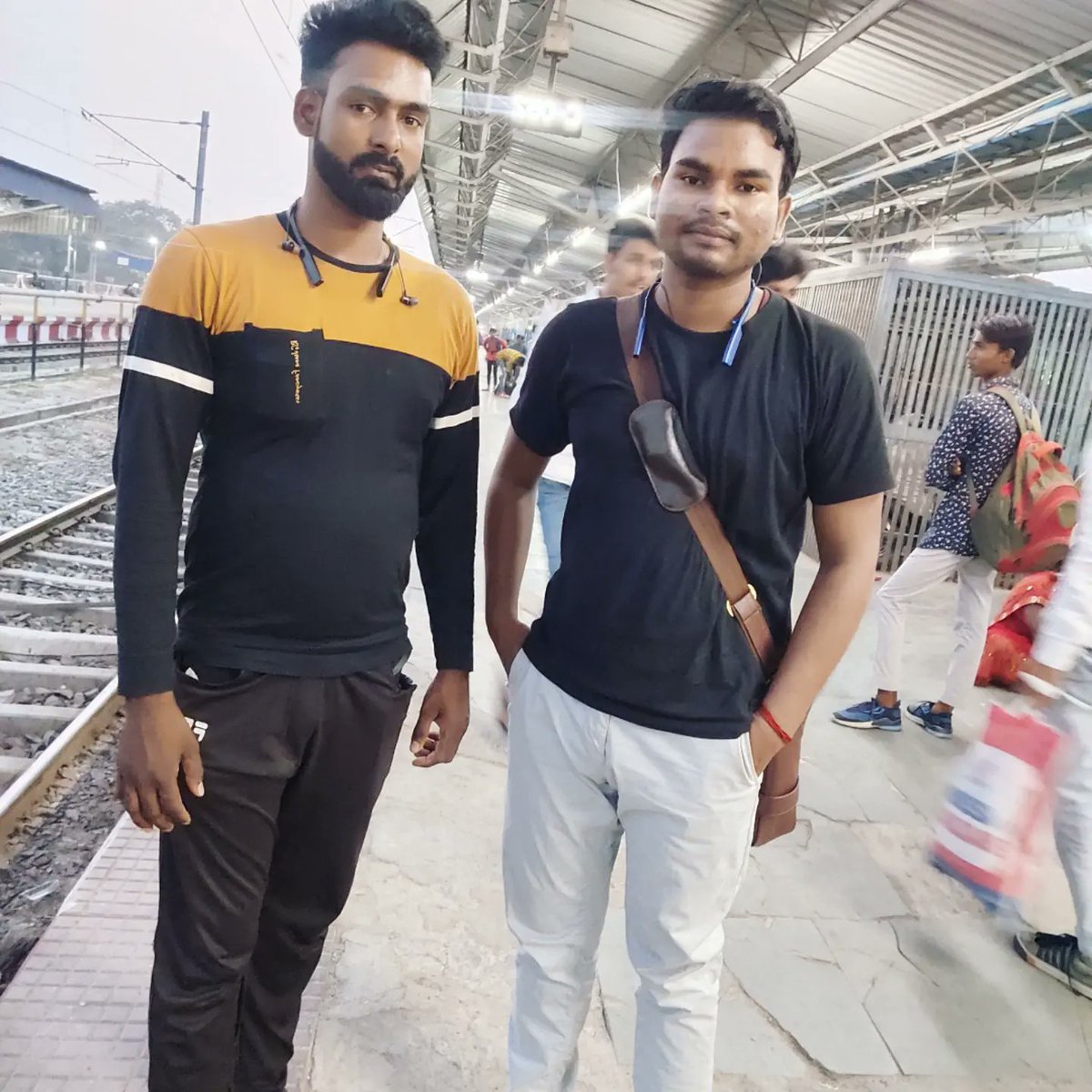 officialumeshk's tweet photo. 4 day trip Starting for family Occasion. 🙏🙏 जुड़े रहे अपडेट मिलता रहेगा😎
#umeshtalks #officialumeshk #journey #travel #occasion https://t.co/H2oYorM59c