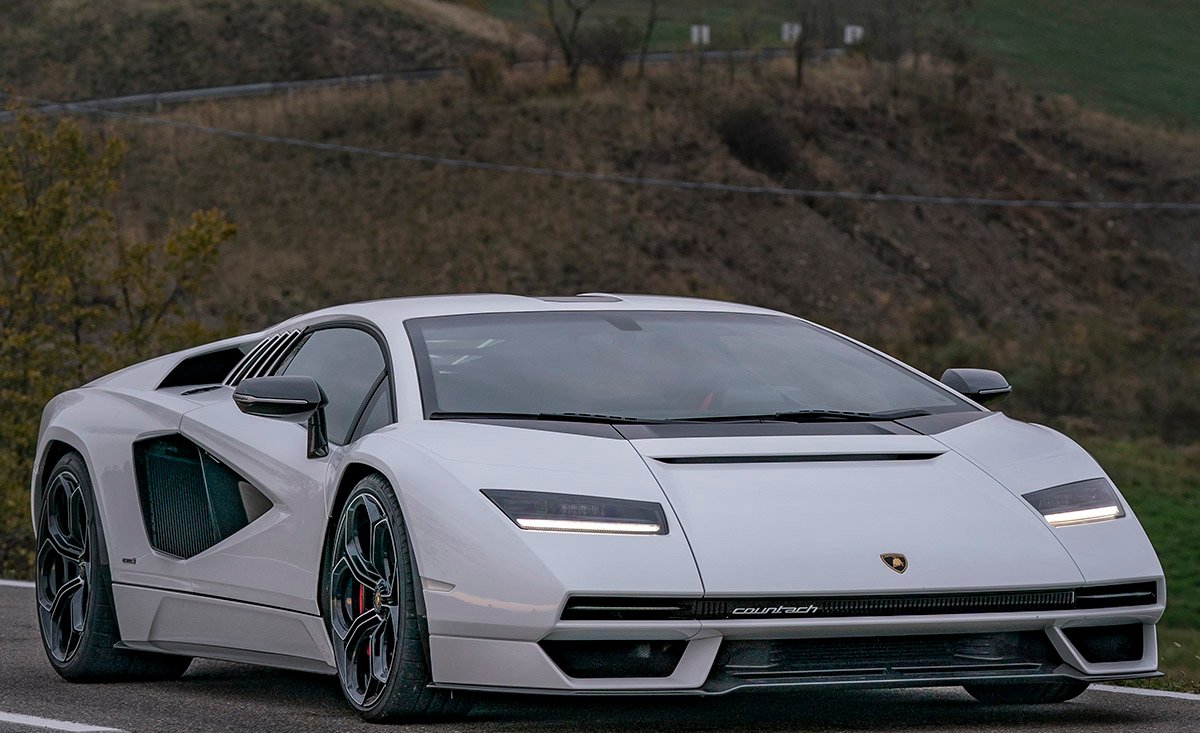 NarfCars's tweet photo. #Lamborghini #LamborghiniCountach #LPI800 2022 #V12 #Hybrid 6'5 L #Electricmotor #48volt #sevenspeed #Power #802Hp #acceleration 0-62 mph in 2'8 s #Topspeed #221mph (355,6Km/h) #Hypercar https://t.co/djllsOFO7Q