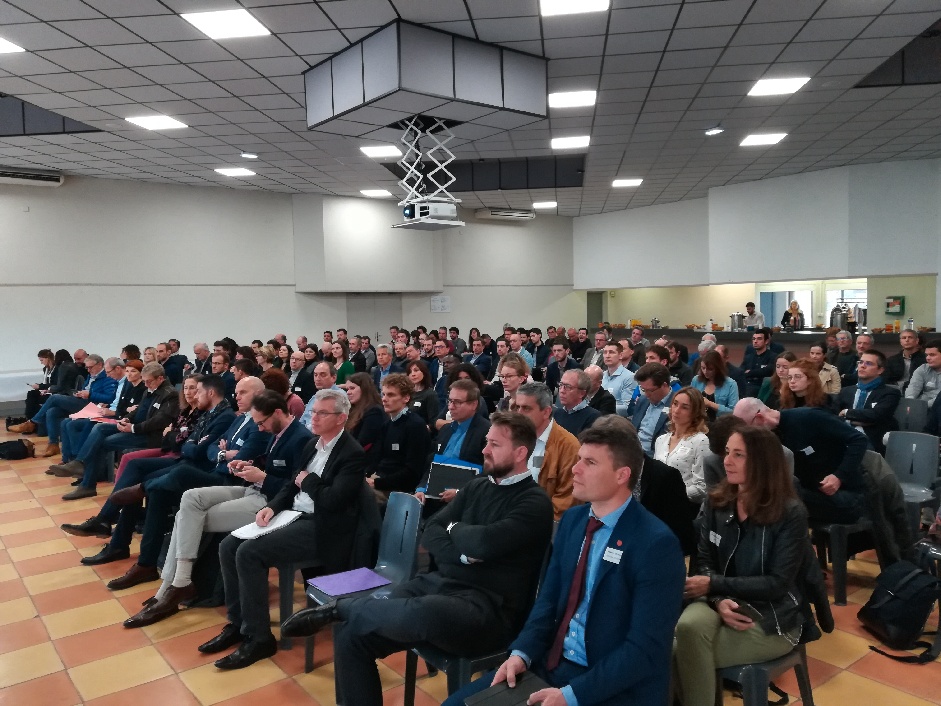 ADOCC_'s tweet photo. Aujourd'hui à #PortLaNouvelle, la journée filière #éolien en mer flottant rassemble plus de 200 personnes. Avancement des projets, calendriers d’appels à projets nationaux… Journée organisée avec la Région @Occitanie, #WindOcc, @Cemater_asso &amp; @PoleMerMed https://t.co/OgxFKMYAj9 https://t.co/NMARdxxryL