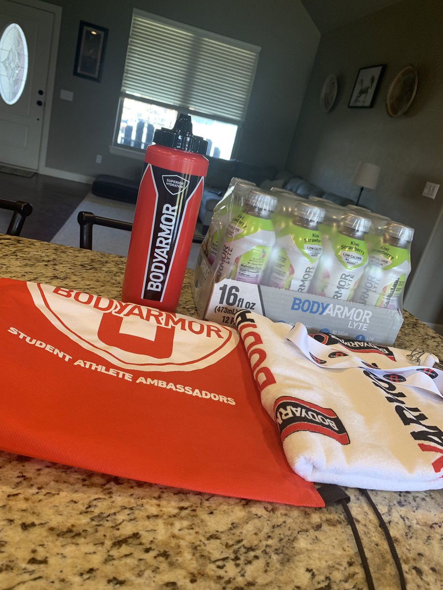 PelzelKathryn's tweet photo. Really excited to be a part of #bodyarmoru 🎉 Thank you @DrinkBODYARMOR https://t.co/SyQuOlP6i5