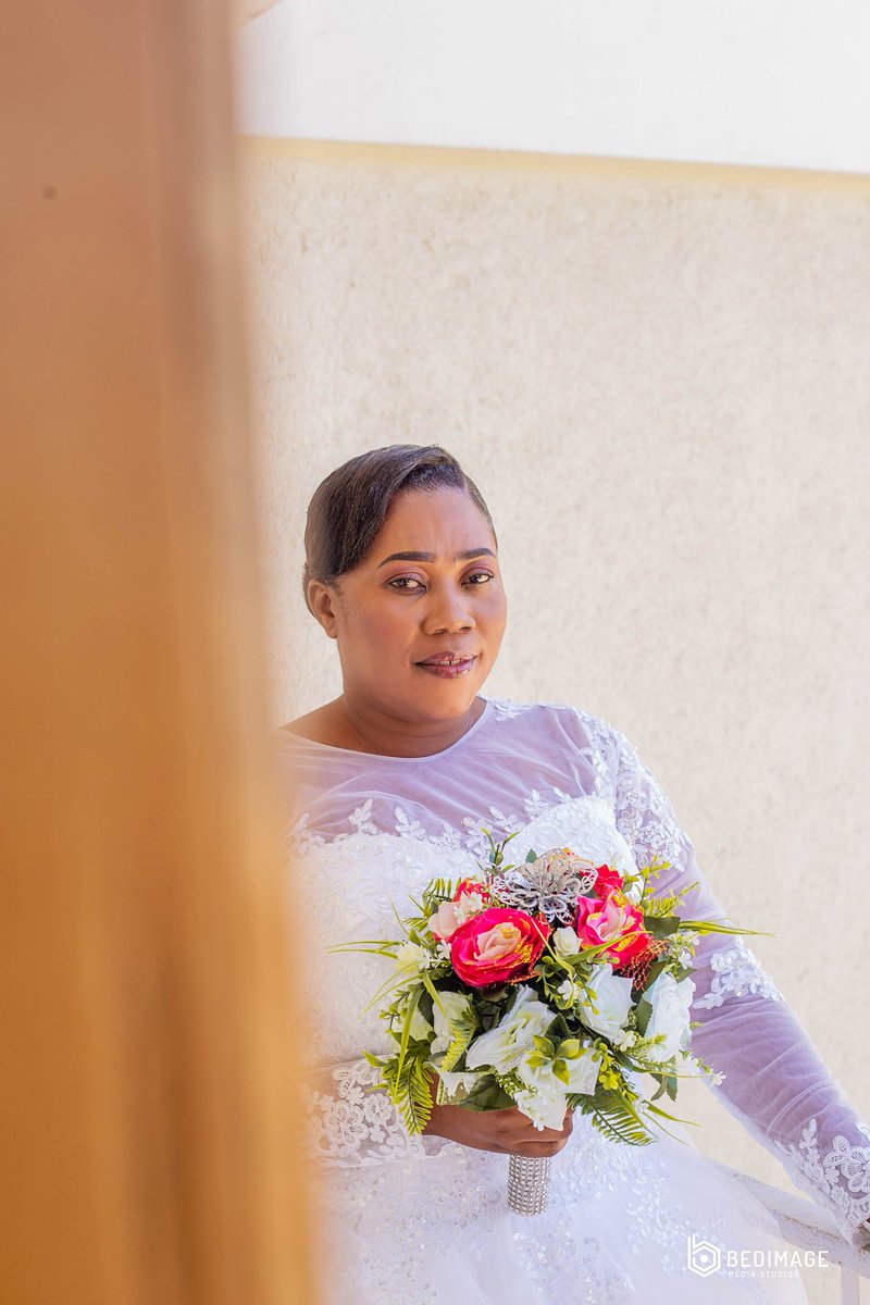 bedimage's tweet photo. La beauté d'une femme réside dans les yeux de celui qui la regarde.

#weddingdress #haitianwedding #bride #bridemakeup #beauty #weddingplanner Crédit pic: @obed_st_armand 
Studio: @bedimage reflet pur et immortel 
Mail: bedimage@gmail.com 
Phone: (509) 3201 7799 - 4736 3892 https://t.co/TVwTkADfwR