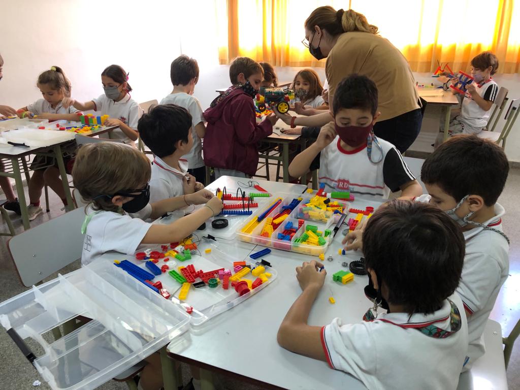 ComplejoEdu's tweet photo. #Robótica #ClubMaker #Recrearte #ComplejoEducativoDigital #primariaRubénDarío https://t.co/bK7fiDYUPO