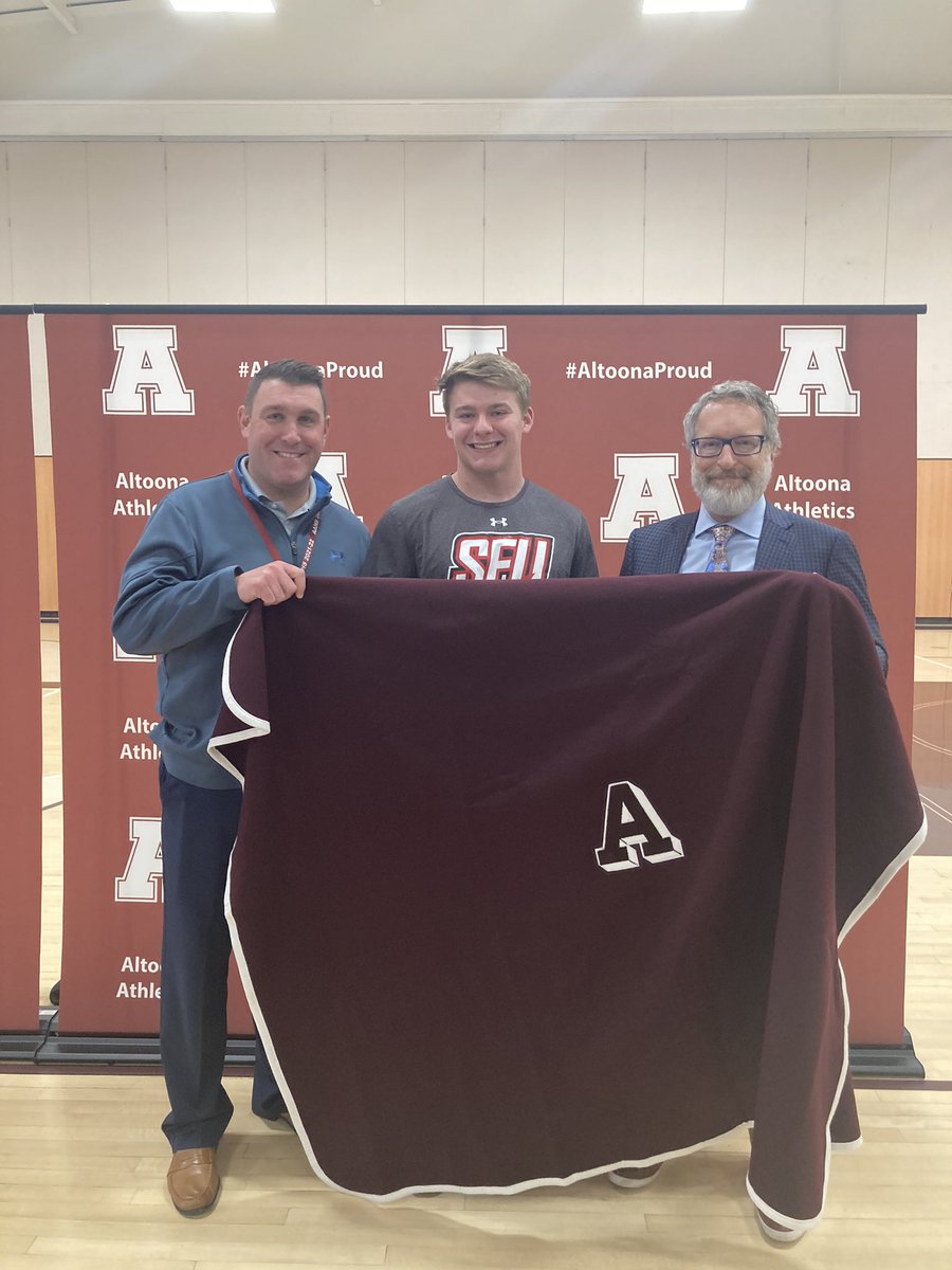 Congrats to AAHS Senior Football Ethan Stroup on being awarded the 95th Joe Cohen blanket award!    Well deserved!   <a href="/altoonastrength/">Altoona Speed and Strength</a> <a href="/LionsMt/">Mt. Lion Maniacs</a> <a href="/AASDSuper/">AASD Superintendent</a> <a href="/BoytimMichael/">Michael Boytim</a> <a href="/MtLionFootball/">AltoonaFootball</a> <a href="/HarpersState/">Harpers</a> #AltoonaProud