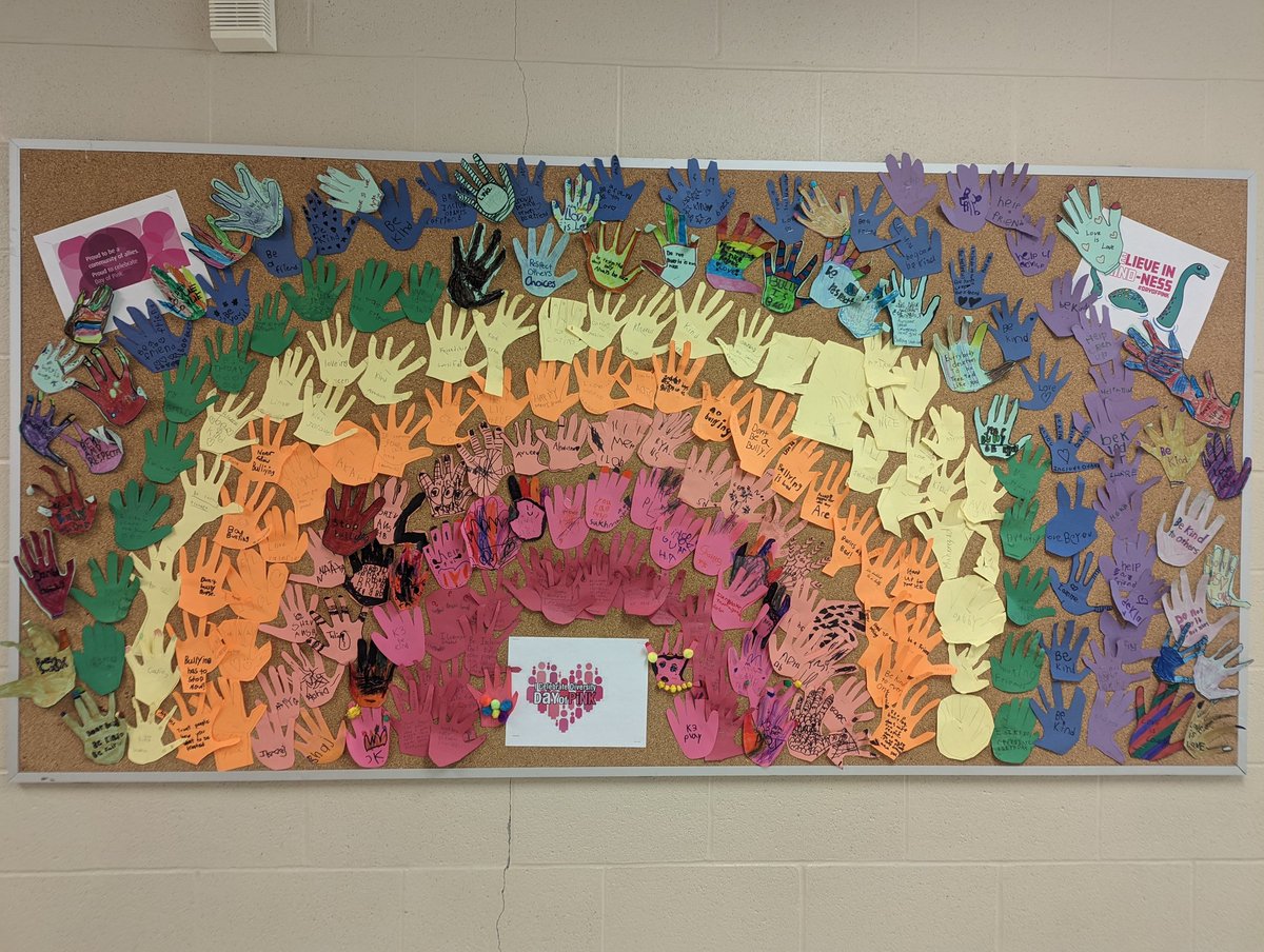 ReenaBhalla7's tweet photo. Celebrating diversity with a message about anti-bullying, kindness and acceptance @PeelSchools @Edenbrookhill #DayofPink https://t.co/sGlRihOdju