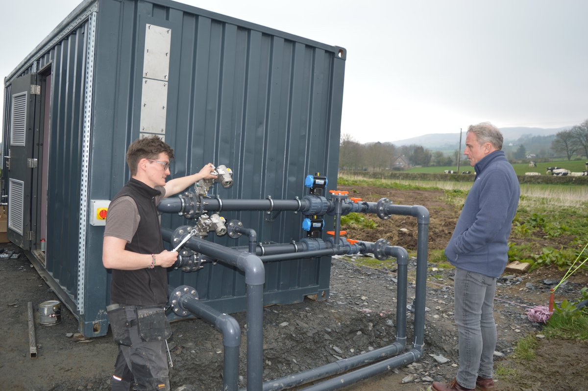 LesleyInnes3's tweet image. Great catch up with future farming project manager Dr George Fisher &amp;amp; team @BioFactory_ and build progress of the small scale and modular anaerobic digestion system @colegcambria Llysfasi. Fantastic project and knowledge Eoin, Hamza and Liam👍