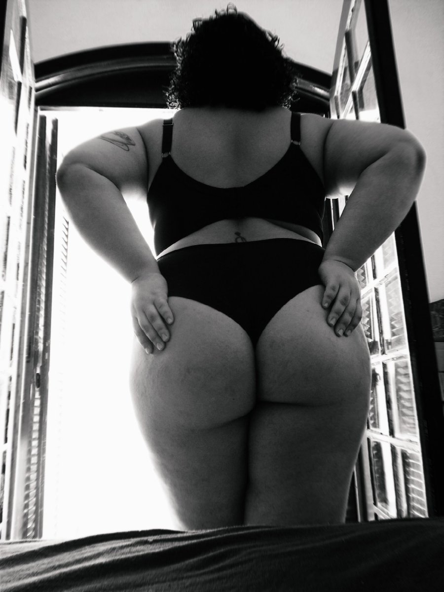 Lady_Moon30's tweet photo. Não é dia de #tbt mas lembrei dessa foto perdida no rolo de câmera

#BUNDAAWARDS #BundaGrande #bbw #gordita https://t.co/whbVRCW6iU