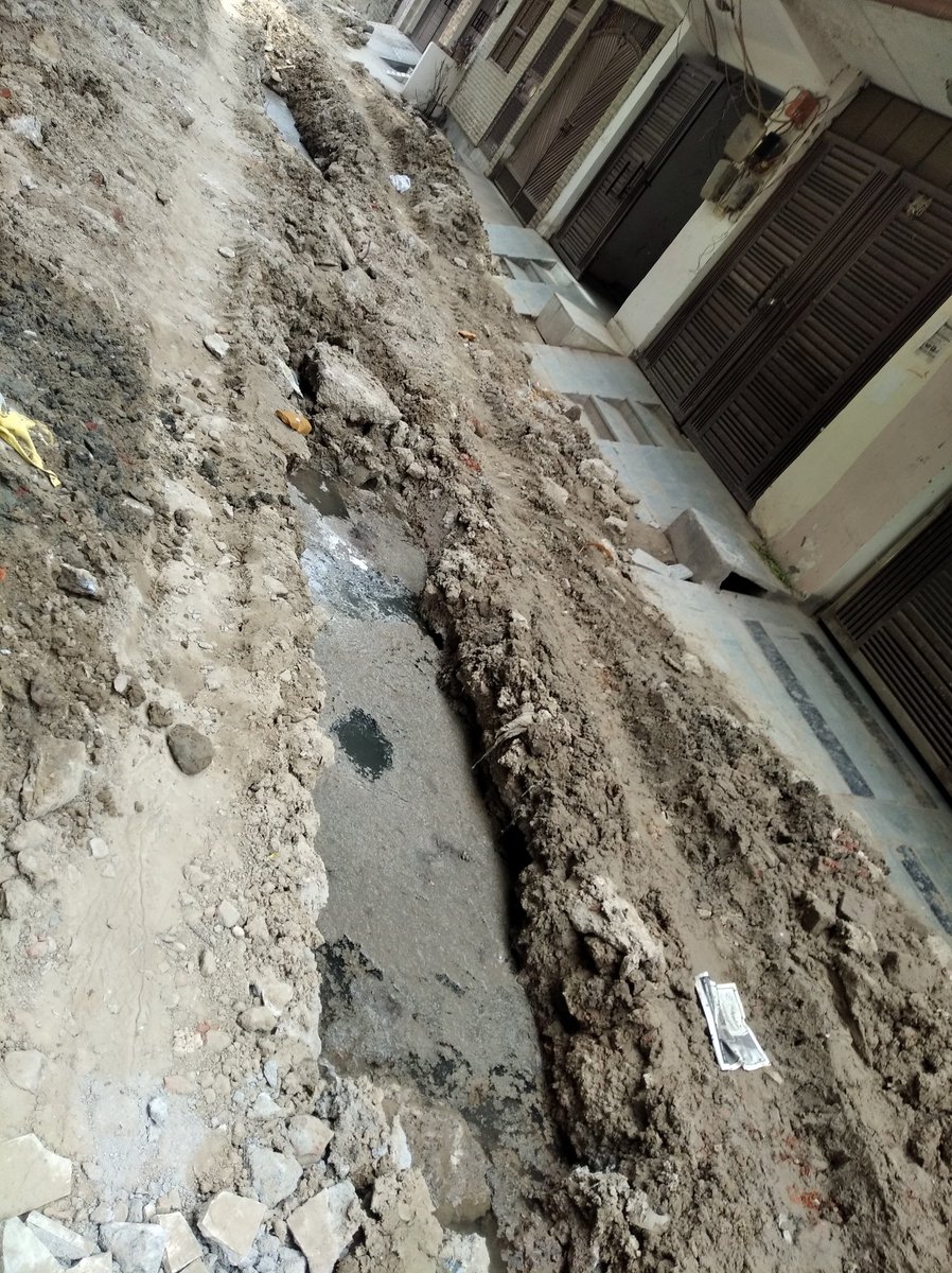 SAHILKHATRI2121's tweet photo. Sir pls apchal nagar gali no.3 ko theek karwado iss hal mai safar karna pad raha hai labour ke name par sirf 3 log aa rahe hai woh bhi dusri jagah kaam kar rahe hai labour se pucho toh woh keh rahi hai ki log nahi bhej rahe thekedar jo bhi hai pls @DharampalLakra sir pls help us https://t.co/OnGLTr8jKe