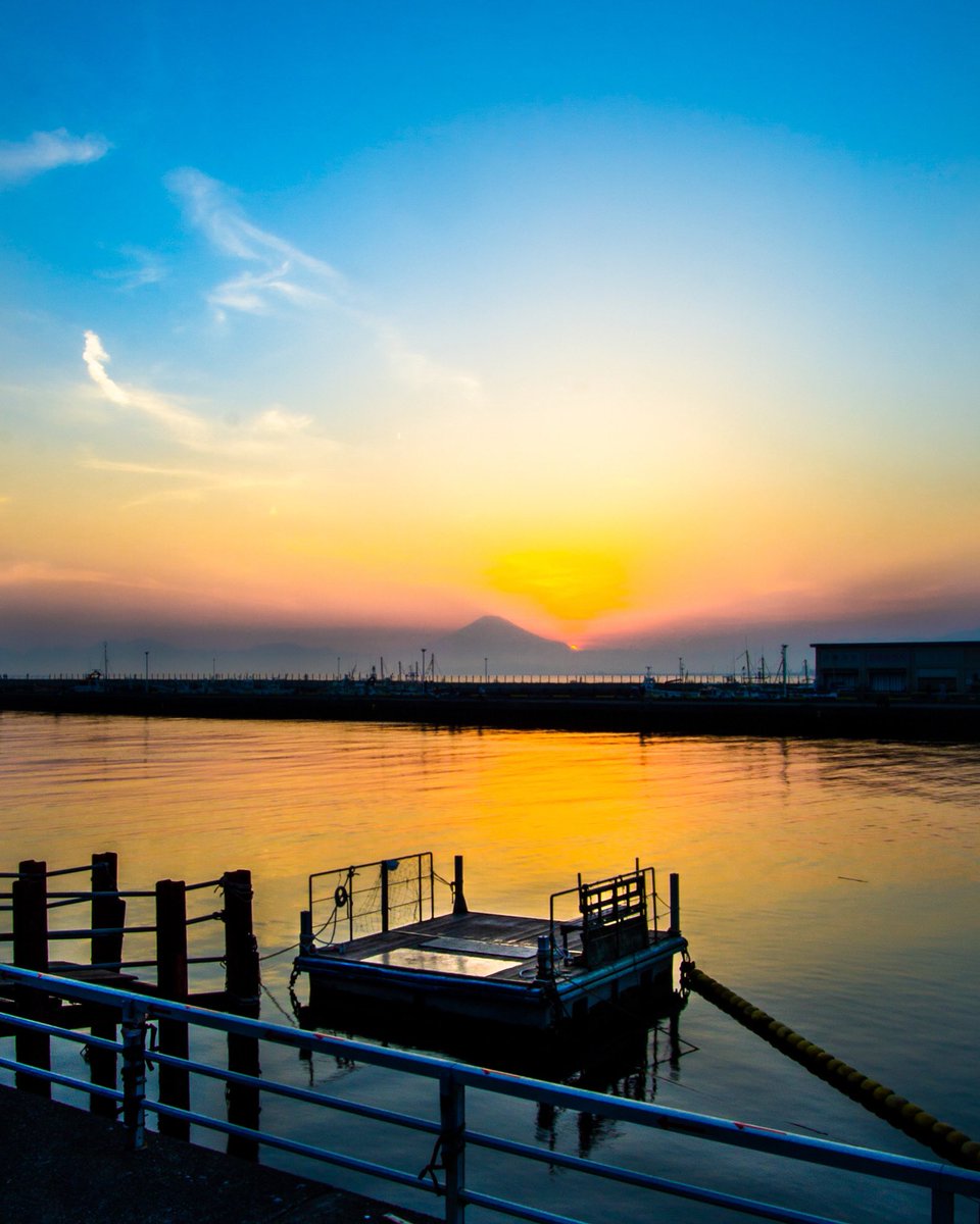 Visited #kamakura over the weekend some beautiful locations here. As the day drew to a close, I caught a quick view of the sunset over Mount Fuji 🌅