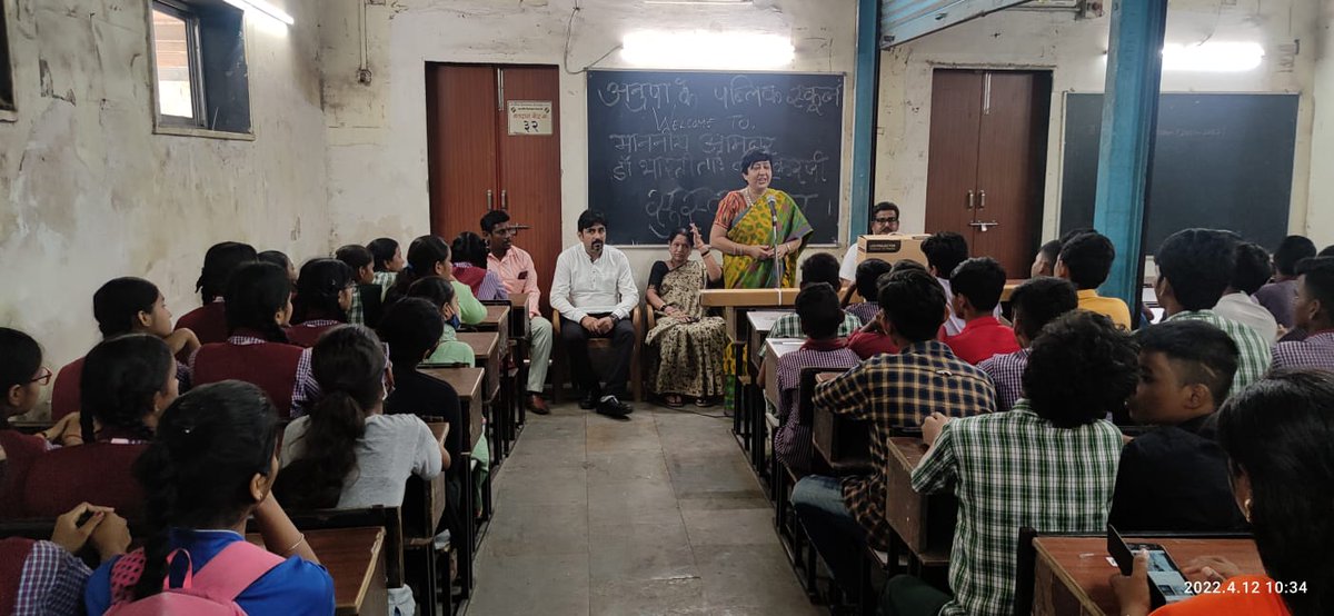 LavekarBharati's tweet photo. Donated Latest Digital Projector with Inbuilt Computer Applications, Screen With #E-learning #Educational_Software to Anupa K. Public School, #Versova_Vidhansabha. Also Present were Corporator Yogiraj Dabhadkar & Corporator Ranjana Patil. https://t.co/lGo80eLaKD