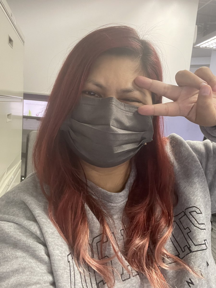 katkatster_'s tweet photo. Gud morning! Start of shift selfieโฆ dapat naka pang-office na suot pero tinamad ako kaya pang Friday mode na hahaha
#walangfilter #GustoKoNaUmuwiPeroLapagNgLapagAngMonek hahaha https://t.co/XRQL8IQWLq