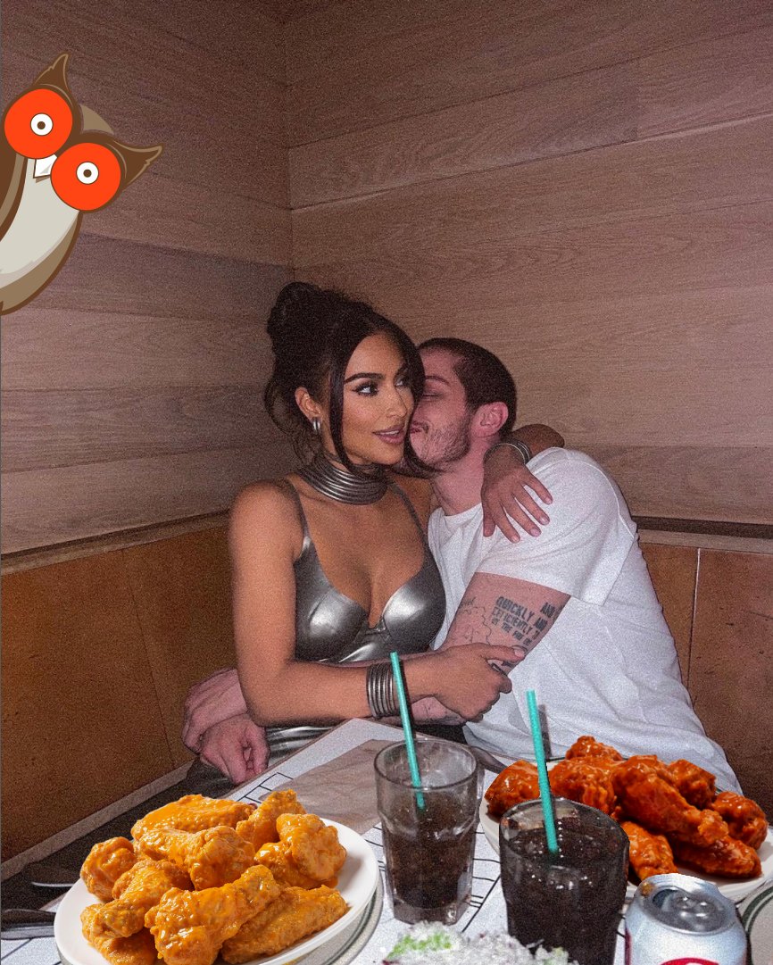 Hooters's tweet photo. did someone say late nite snack 👀 https://t.co/m6Oc00dLAx