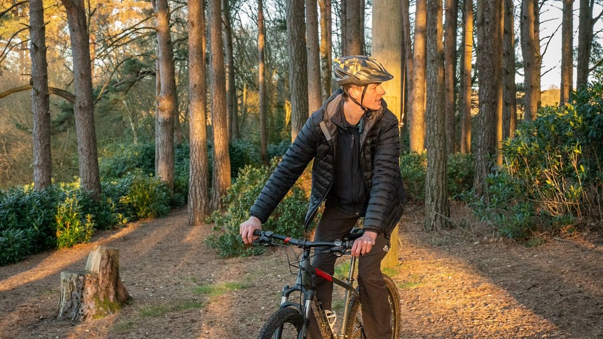 AvonTyrrell's tweet photo. 5 #workweekhacks to spend more time outdoors
#1 Go for a morning walk before starting work ๐ถ
#2 Take a phone call or meeting outside๐
#3 Park further from your destination ๐
#4 Hold a walking meeting ๐ถ
#5 Enjoy a break from your desk outside ๐
#workhacks #beoutdoors https://t.co/esbvQMiQk8
