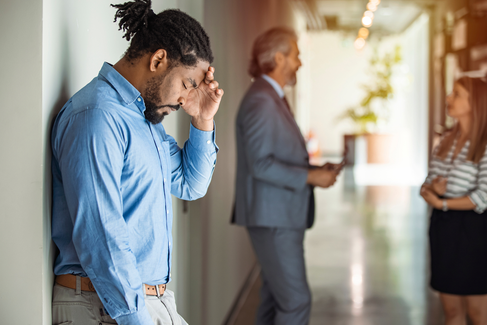 HRDailyAdvisor's tweet photo. Experts say anxiety has rocketed among young people during the pandemic. It’s estimated that 12.1% of US adults experience social anxiety at some point in their lives. #HR #MentalHealth #ReturnToOffice #StressAwarenessMonth #COVID19

Read here: https://t.co/AoRqMiB8ZZ https://t.co/jGYLSFNcfw
