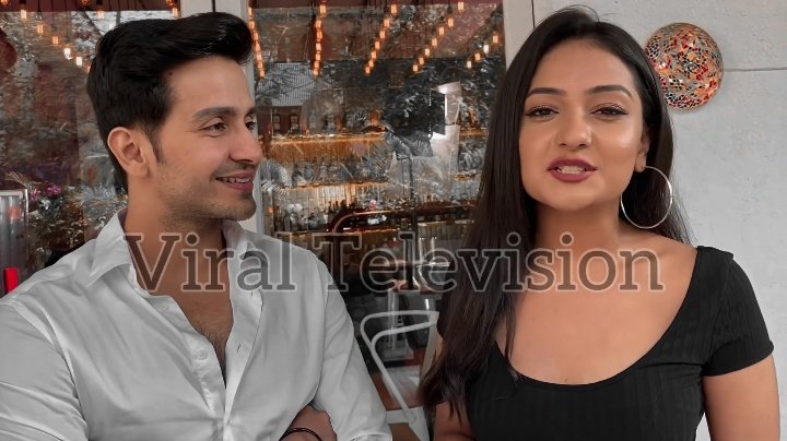HKeyar's tweet photo. POV~ they were giving interviews and suddenly interviewer ask about their toddlers and a bright smile came on both of their faces just at their mention... All of their mischief, innocent, laughter everything started ringing in their mind and+
#ipzn #parakshita #ishqaan https://t.co/2OPwM5qCBo