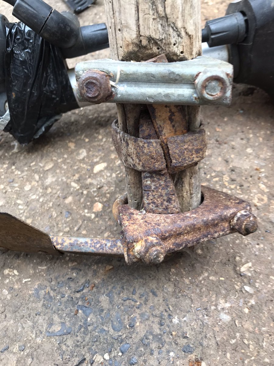 looneytonecx's tweet photo. Pulled this #skipfind removed the nails that were jammed down the handle collars n adjusted the handles now too repair the other repairs can’t do worse than the last owner 🤦‍♂️ #recycling #rubbish it only needs to do one job n I’ll call it a successfully fixed @commuteroo https://t.co/c87oeIwd3k