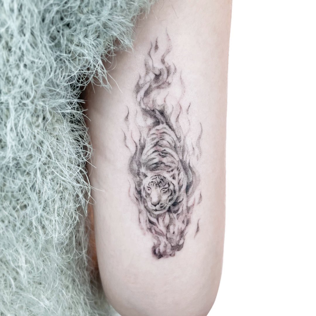 uzotattoo's tweet photo. 🐅🖤🔥 호랑이 불꽃 https://t.co/VAbw89dK7H