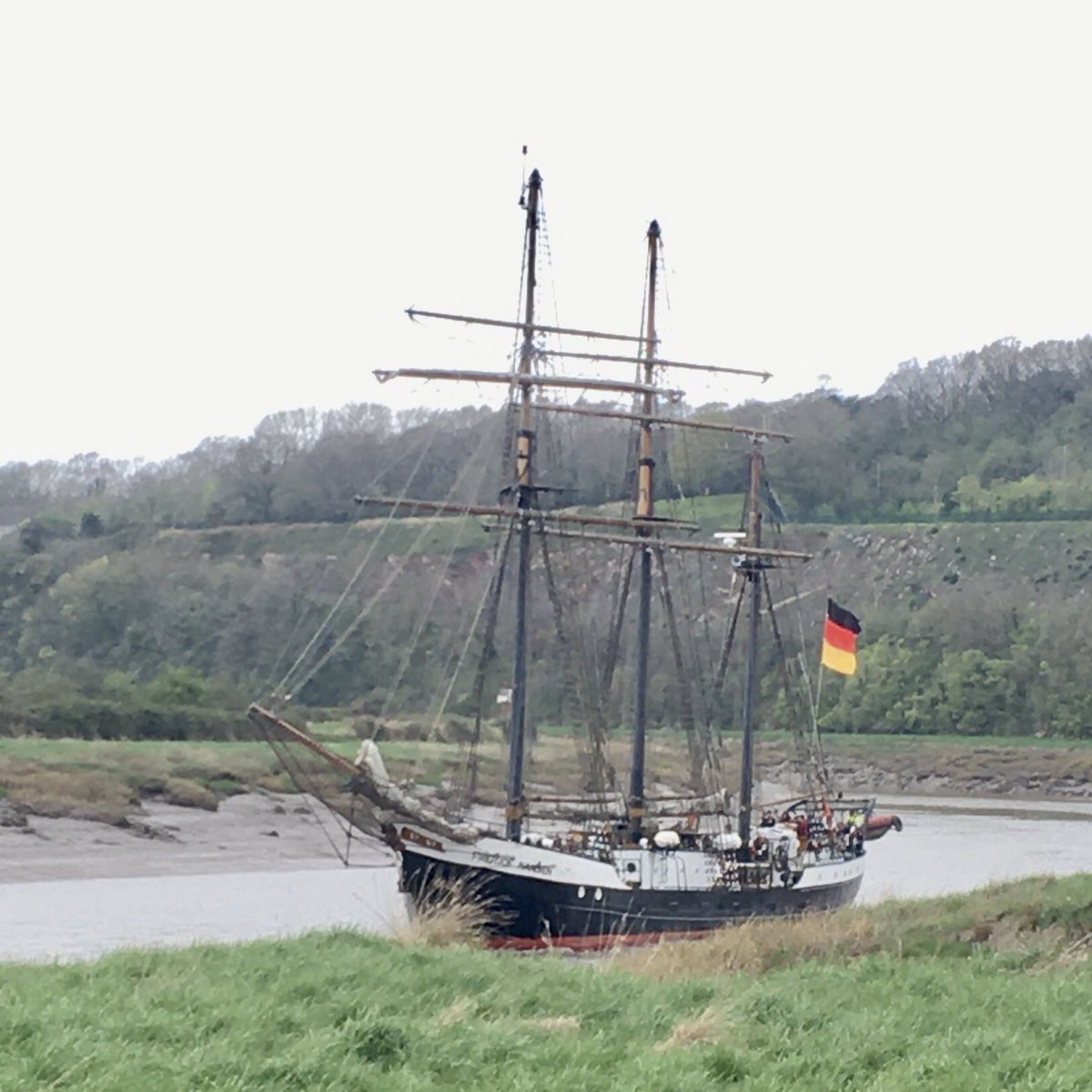 T.S. Fridtjof Nansen a Beautiful three masted topsail schooner, rounding horseshoe bend this afternoon. Heading into Bristol docks for work at the Albion dry dock Co. @SeasYourFuture @bristol_port #lovebristolharbour #seasyourfuture #albiondrydockcompany