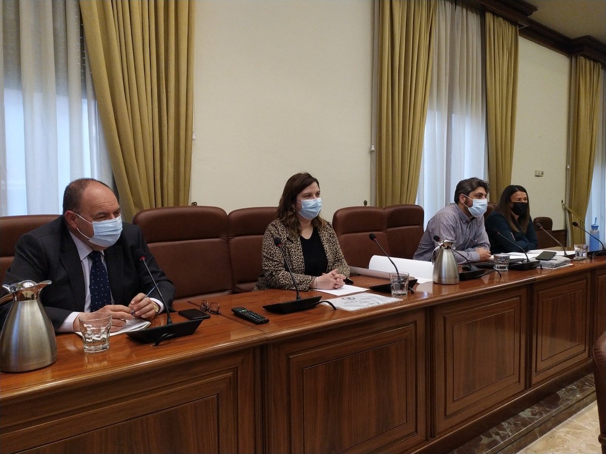 DPTeruel's tweet photo. 🤝 La #DPT formalizará un convenio con el Ministerio para la Transición Ecológica y el @RDemografico (MITECO) para la implantación de una red de centros orientados al networking empresarial, la cooperación y el teletrabajo en la provincia

➕ INFO: https://t.co/RKUeW0Q36y https://t.co/HDx3VTvlfj