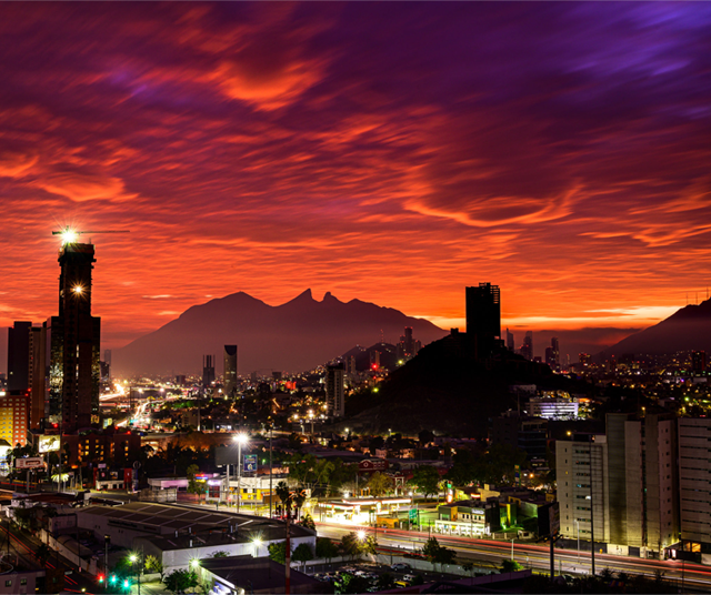 distritoregio's tweet photo. #CapturasRegias | El título de "la ciudad de las montañas" no se da por nada. 

Fotos 📸 : @NuevoLeonTravel 

#turismomty #Monterrey #NuevoLeón #Fotografia #fotografíaurbana #regios #Ciudad #mty #mtycity #postalnl #regiomontanos #cerrodelasilla #laciudaddelasmontañas #cerros https://t.co/YtIJPZiqlQ