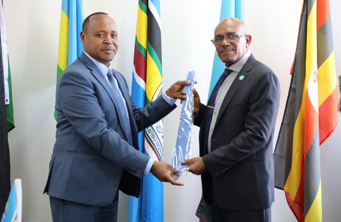 jumuiya's tweet photo. A delegation of Eastern Africa Stand by Force Secretariat(EASF) led by the Director, Brig Gen Getachew Shiferaw Fayisa today paid  a courtesy on EAC SG @pmathuki.

They discussed areas of cooperation that can help to strengthen peace and security in the region. https://t.co/ispLlbRsOf