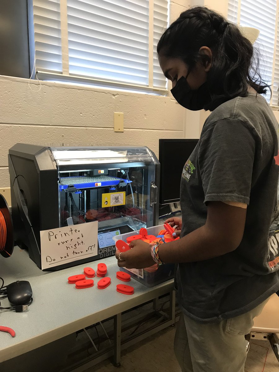 jlatchana's tweet photo. After playing with some ideas from @ryanejenkins @wonderfulideaco my #tinkering daughter is designing these automata kits to challenge 90 elementary students for a district wide #stem day. Sound next, maybe? #goengineergirl #makerspace #STEM @MCPS @MagruderPLTW @MagruderHS https://t.co/8y2NmCdFk6