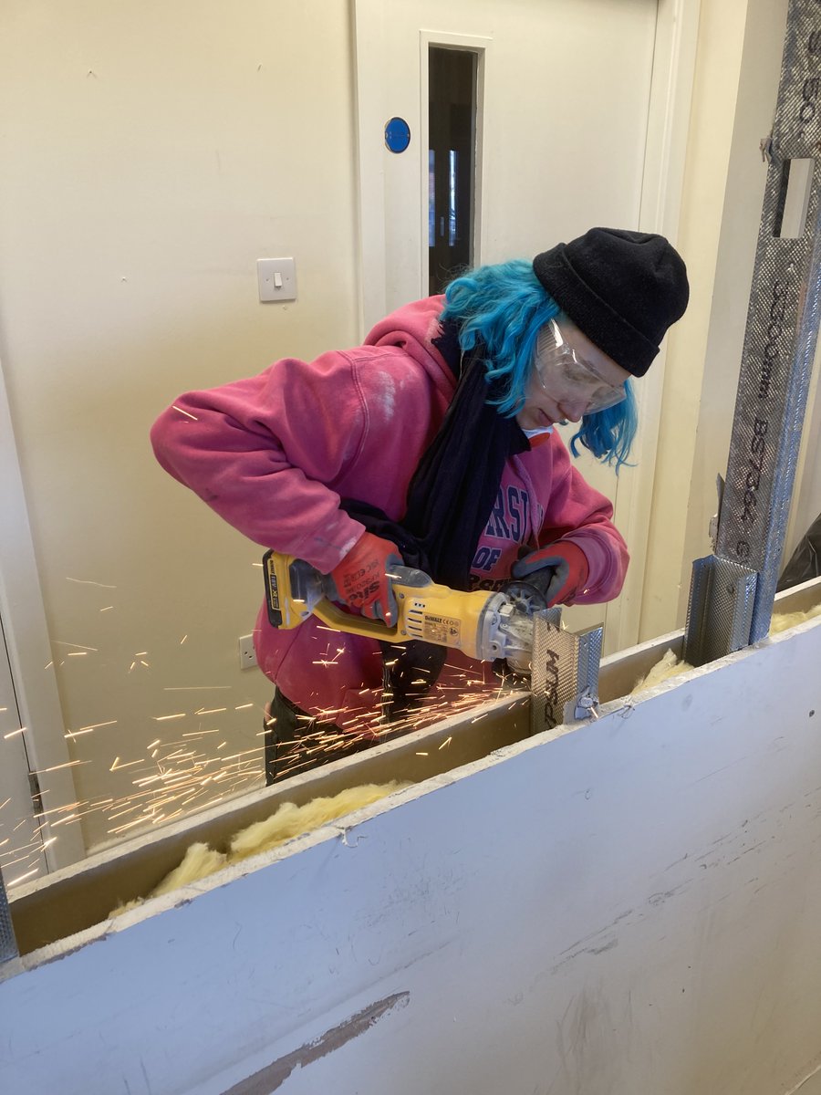 leftcoastuk's tweet photo. 👷‍♂️🛠️ It's all go at Mereside

#Architects Lee Ivett and Ecaterina Stefanescu have been making sparks this week as the #communitybuild heats up.

Joined by members of the #Dads4Life group, the team have been knocking down walls and opening up the rooms all ready for decorating 🖌️ https://t.co/pTkDBKMkfG