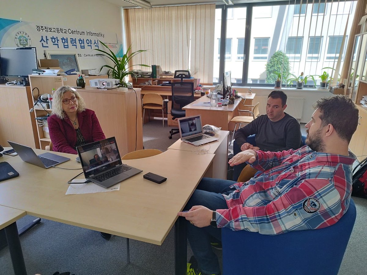 bdeusdad's tweet photo. Visiting the Vice-Dean for External Affairs at UJEP University at Ústí ( Czech Republic) and the Center of Informatics at UJEP. Thank you for this fruitful visit ⁦@TSivicek⁩ ⁦@JosepMRanchal⁩ ⁦@dafitsURV⁩ https://t.co/4NOREGtSDG