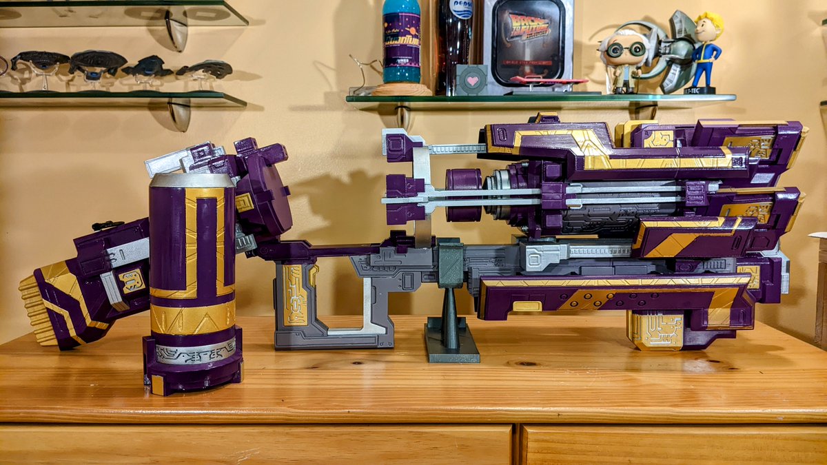 You voted for Purple Rain and SHE'S DONE! Now reinforced in 16 different locations with screws and steel rods, she's heavier than proto #1 at 9.72 pounds / 4.40 kg, measuring 38.5" / 98 cm. Ready for the PAX East durability test! 😓

#Warframe #WarframeFanArt #TennoCreate