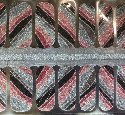 amby_e's tweet photo. Desert Storm #nails  #stripesnails #desertnail 

https://t.co/pgAxt73oXC https://t.co/GobBNPeGSs